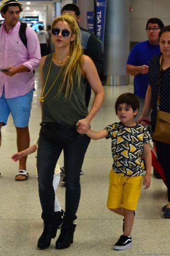 www_shakirabrasil_com_00013~2.jpg
