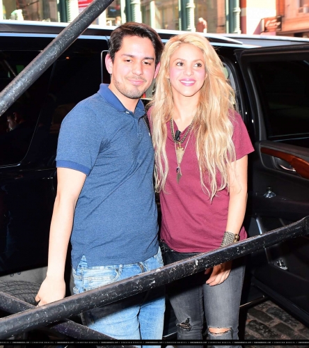 www_shakirabrasil_com_0002~13.jpg