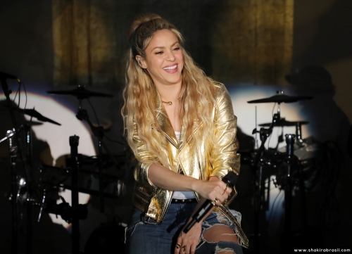 www_shakirabrasil_com_0002~25.jpg