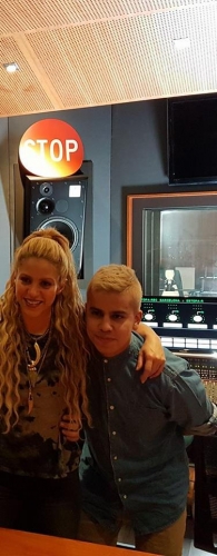 www_shakirabrasil_com_0003~5.jpg