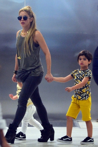 www_shakirabrasil_com_00040.jpg