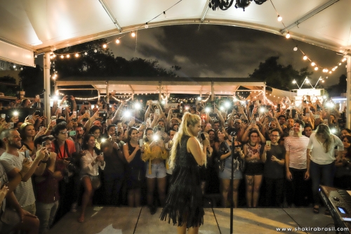 www_shakirabrasil_com_0005~18.jpg