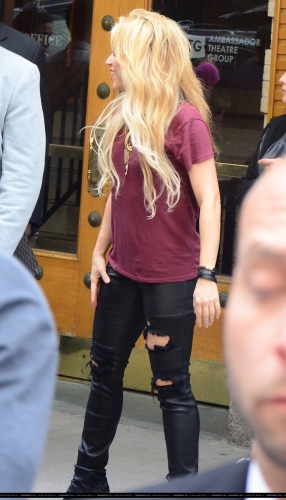www_shakirabrasil_com_0005~8.jpg