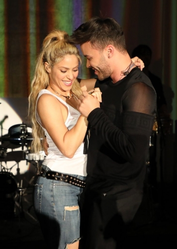 www_shakirabrasil_com_0006~13.jpg