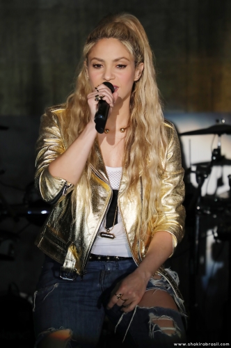 www_shakirabrasil_com_0006~19.jpg