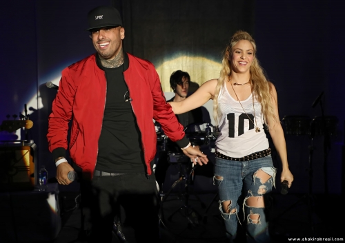 www_shakirabrasil_com_0008~15.jpg