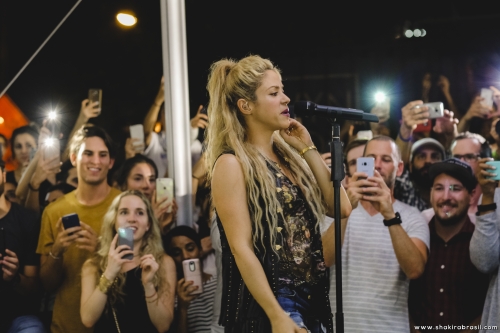www_shakirabrasil_com_0011~10.jpg