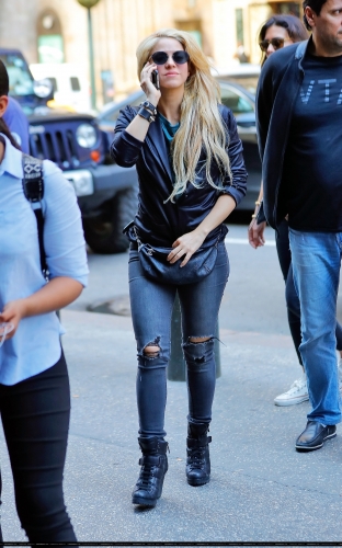 www_shakirabrasil_com_0011~3.jpg