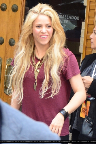 www_shakirabrasil_com_0014~2.jpg