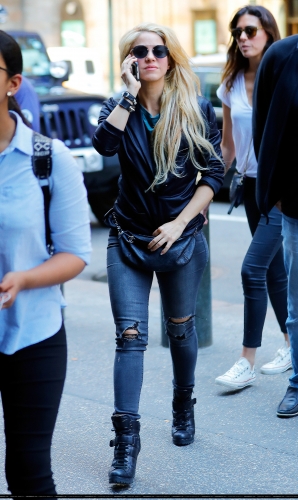 www_shakirabrasil_com_0015~3.jpg