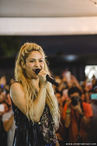 www_shakirabrasil_com_0016~6.jpg