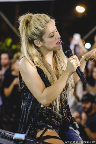 www_shakirabrasil_com_0018~4.jpg