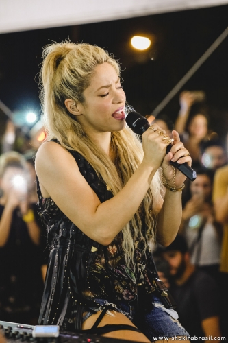 www_shakirabrasil_com_0021~3.jpg
