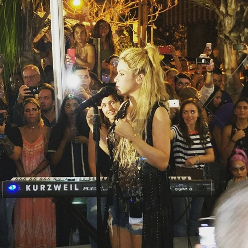 www_shakirabrasil_com_0036~0.jpg
