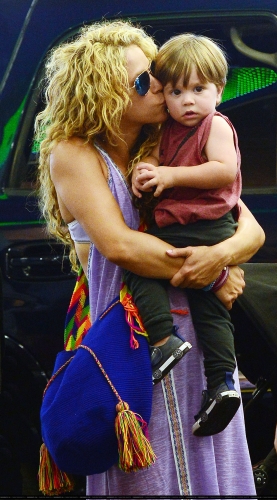 www_shakirabrasil_com_04~4.jpg
