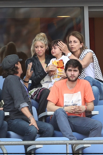 www_shakirabrasil_com_04~8.jpg