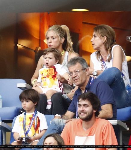 www_shakirabrasil_com_06~7.jpg
