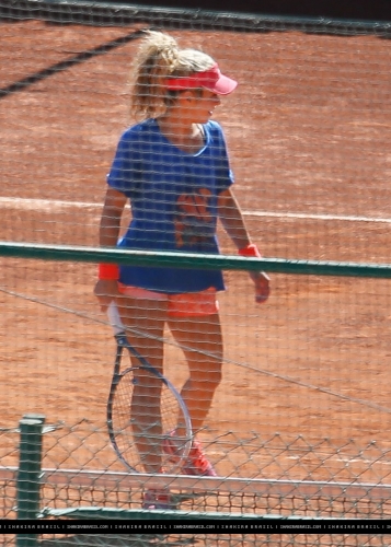 www_shakirabrasil_com_08~4.jpg