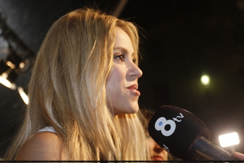 www_shakirabrasil_com_08~8.jpg