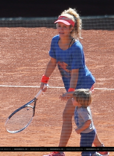 www_shakirabrasil_com_11~4.jpg