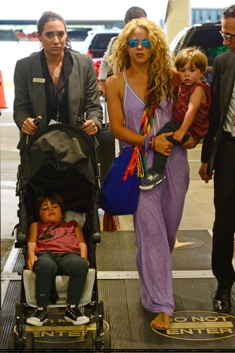 www_shakirabrasil_com_16~0.jpg