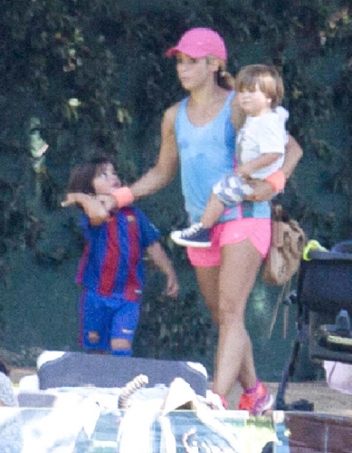 www_shakirabrasil_com_33~0.jpg