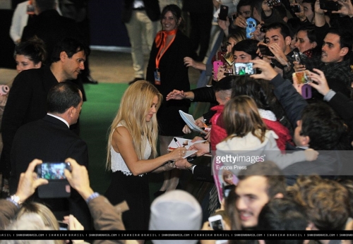 www_shakirabrasil_com_35~2.jpg