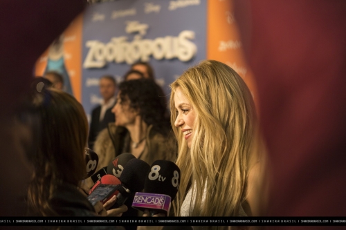 www_shakirabrasil_com_53~0.jpg