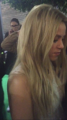 www_shakirabrasil_com_70~0.jpg