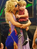 www_shakirabrasil_com_05~3.jpg