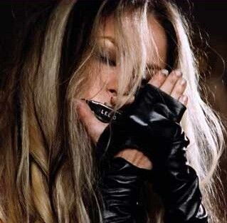 www_shakirabrasil_com00004~38.jpg