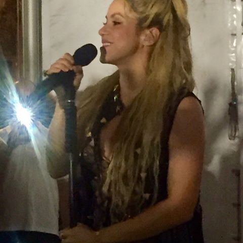 www_shakirabrasil_com_0022~3.jpg