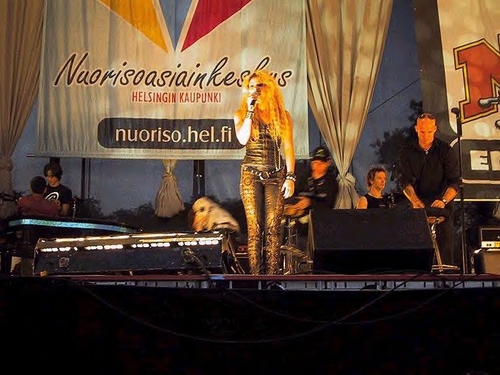 shakira51.jpg