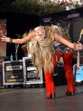 11117a2_shakira_b_gr_06~1.jpg