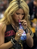 Shakira_310502_03.jpg