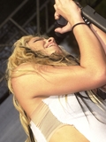 shakira024.jpg