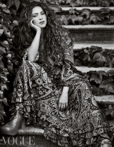 shakira-portada-vogue-vestido-estampado-blanco-y-negro.jpg