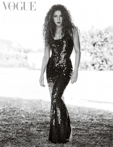 shakira-portada-vogue-vestido-lentejuelas-blanco-y-negro.jpg